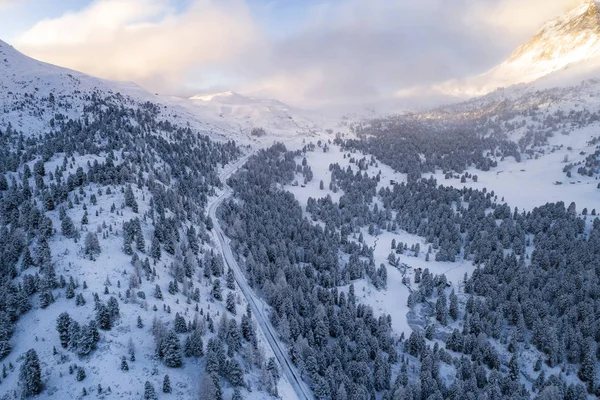 Straße Den Italienischen Alpen Südtirol Winter Sonniger Wintertag Mit Rauen — Stockfoto