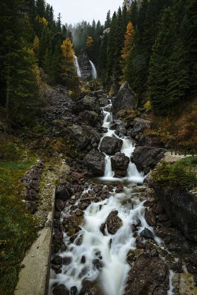 Waterval Van Pissandolo Zuid Tirol Italië Regenachtige Herfstdag Met Zware — Stockfoto