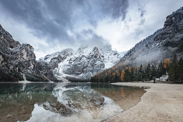 Dolomitas Reflejo Agua Lago Braies Lago Braies Pragser Wildsee Tirol — Foto de Stock