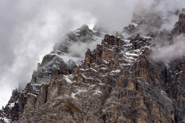 Alpler-İtalya 'daki Dolomite zirveleri, Güney Tyrol 