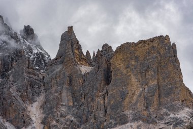 Alpler-İtalya 'daki Dolomite zirveleri, Güney Tyrol 