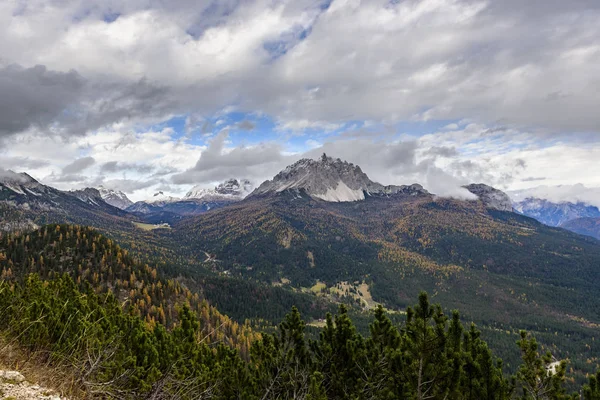 Dolomitbergen Omgivna Moln Sydtyrolen Italien — Stockfoto