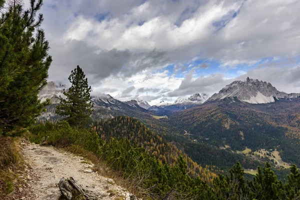 Dolomitbergen Omgivna Moln Sydtyrolen Italien — Stockfoto