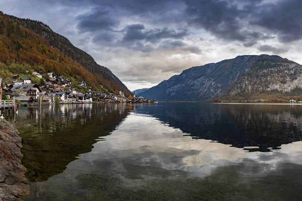 Lago Hallstatter Pueblo Hallstatt Con Cielo Azul Los Alpes Austríacos — Foto de Stock