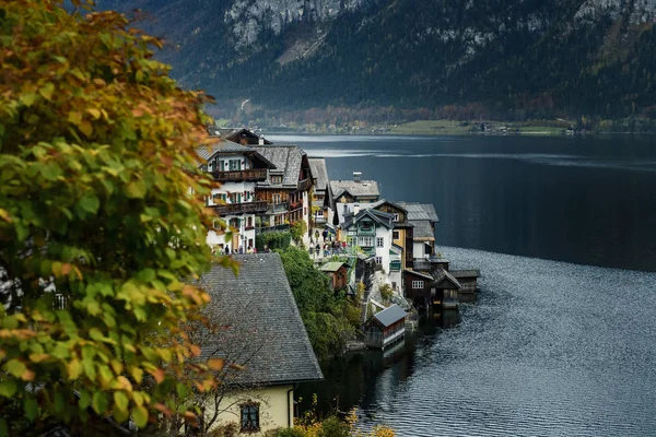 Hallstatt Falusi Épületek Épült Egy Meredek Hegy Mellett Hallstatter Ausztriában — Stock Fotó