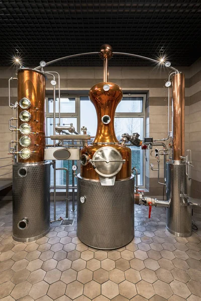 Modern Bakır 'ı hareketsiz hale getirmek ve ruhlar üretmek için özel yapım.