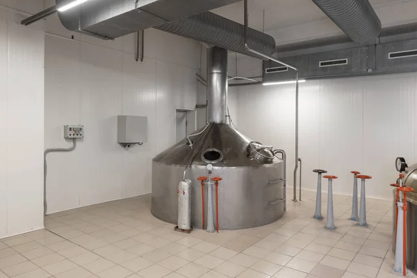 Produkcja Piwa Nowoczesne Stalowe Kadzie Wnętrze Browaru — Zdjęcie stockowe