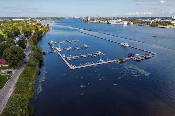 Vista Aérea Múltiples Yates Barcos Muelle Gran Crucero Segundo Plano — Foto de Stock