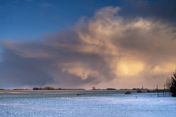 Pink Snow Storm Cloud Formation Sunset Large Snow Covered Field — Photo