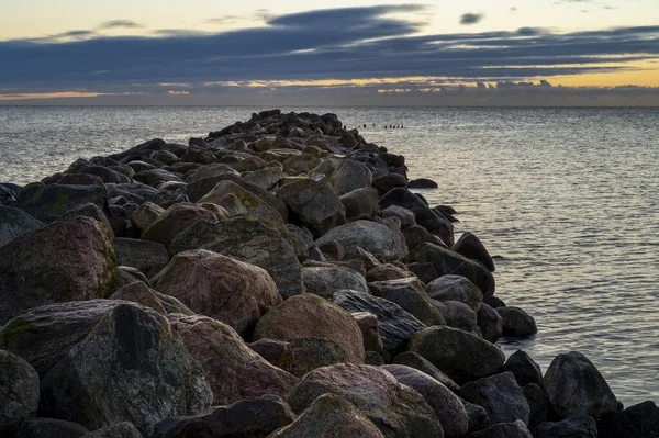 Bella Alba Tranquilla Sul Mar Baltico Con Vecchio Molo Roccioso — Foto Stock