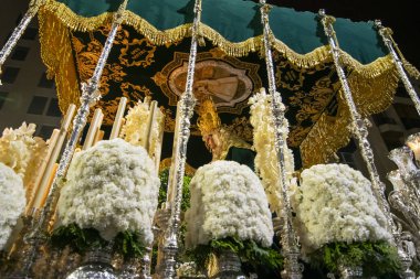 Almerya, İspanya, 04 / 17 / 19 Kutsal Hafta, Kraliyet ve Ünlü Kutsal Kardeşlik ve Hıristiyanlık Kardeşliği Babamız İsa 'nın Predance' i, Medinacelli 'deki İsa Tutsağı ve Merhametli Meryem Ana.