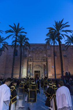 Almeria, İspanya, 04 / 19 / 2019, Kutsal Hafta, Hayırseverlik Kardeşliği. Ayrıntılar