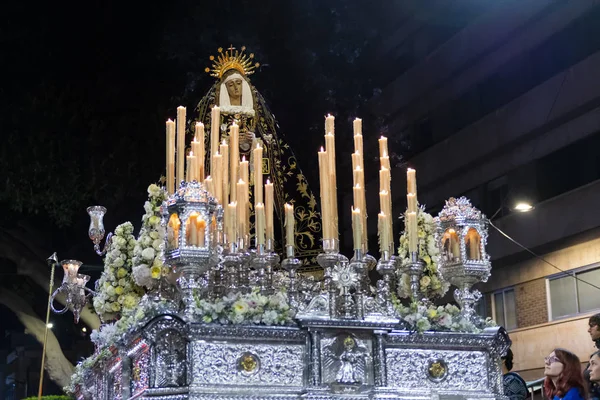 Almeria, Espanha, 19 / 04 / 2019, Semana Santa, Procissão de Solidão. Detalhes . — Fotografia de Stock