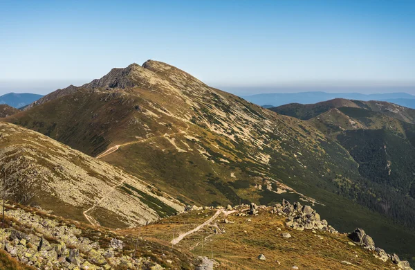 Mountain Ridge dengan Hiking Trail — Stok Foto