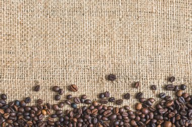 Kavrulmuş kahve çekirdekleri çuval bezi arka plan