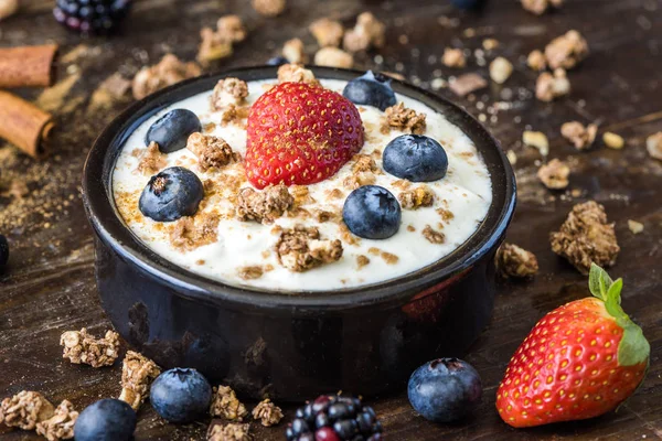 Yogurt with Strawberry, Blueberries and Muesli — Stock Photo, Image