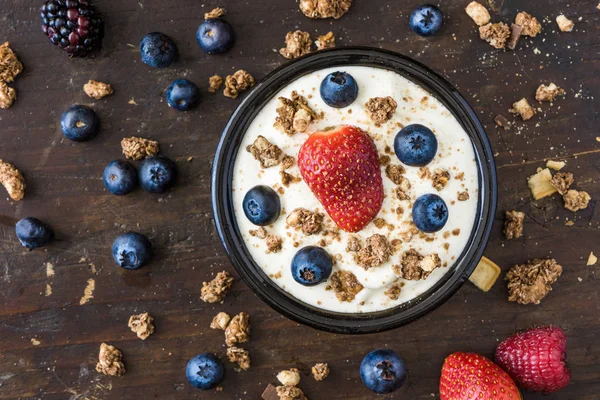 Yogurt with Raspberry, Blueberries and Muesli — Stock Photo, Image