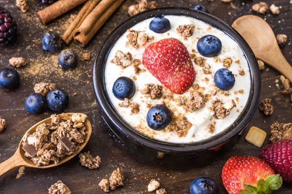 Yogurt with Raspberry, Blueberries and Muesli — Stock Photo, Image