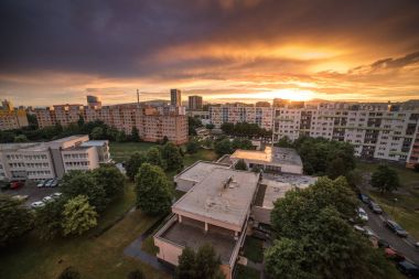 Günbatımı üzerinde banliyösü