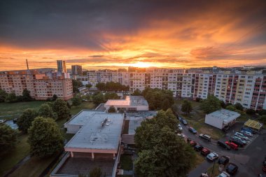 Günbatımı üzerinde banliyösü