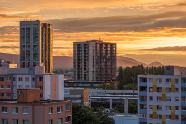 Şehirde günbatımı
