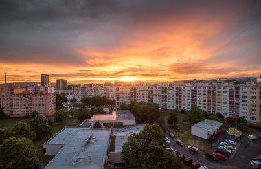 Günbatımı üzerinde banliyösü