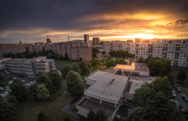 Günbatımı üzerinde banliyösü