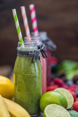 Taze Smoothies ve meyve