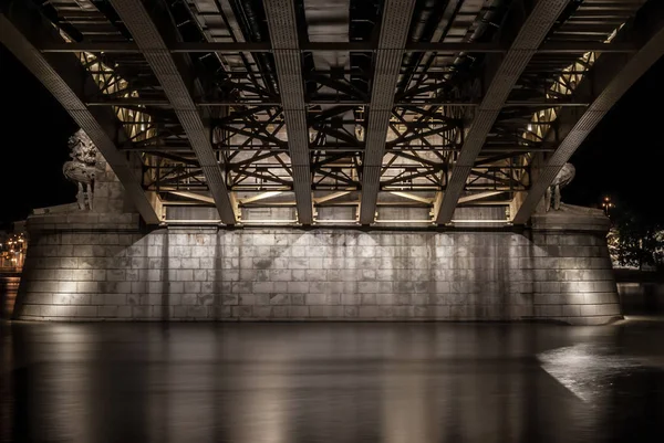 Κάτω Από Γέφυρα Margit Στη Βουδαπέστη Ουγγαρία — Φωτογραφία Αρχείου