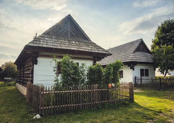 Oude huizen in een dorp — Stockfoto