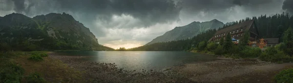 山の湖と山の風景 — ストック写真