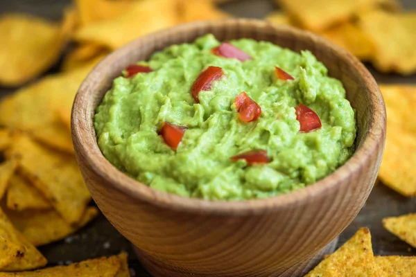 Guacamole with Tortilla Chips — Stock Photo, Image