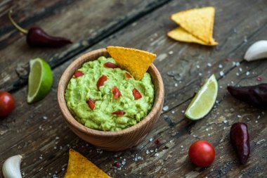 Guacamole malzemelerle