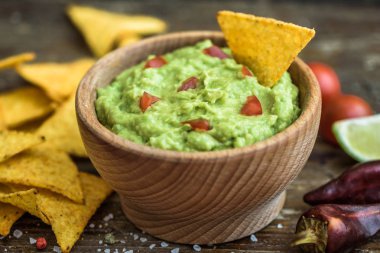 guacamole tortilla cips ile