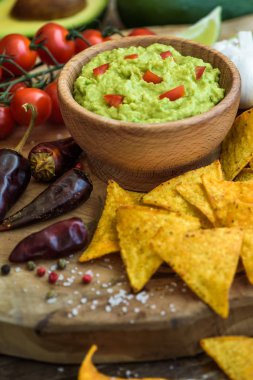 guacamole tortilla cips ile