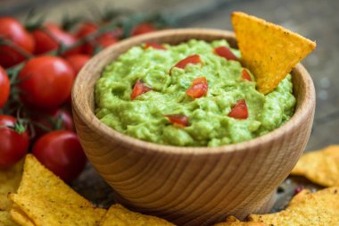 guacamole tortilla cips ile