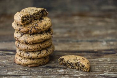 yığılmış çikolatalı kurabiye