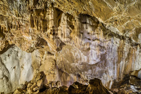 Insidan av en grotta — Stockfoto