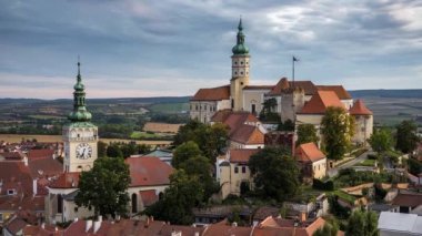 Mikulov Kalesi, Güney Moravya, Çek Cumhuriyeti Keçi Kulesi 'nden (Kozi Hradek)
