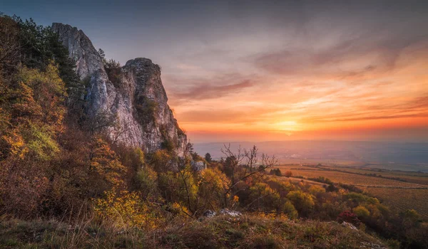 Naplemente ősszel Sziklás táj — Stock Fotó