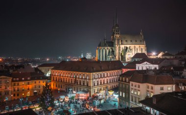 Çek Cumhuriyeti 'nin Akşamları Noel Pazarı ile Brno Şehri
