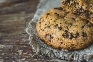 Bir çuval bezi kopya alanı ile Çikolatalı çerezleri