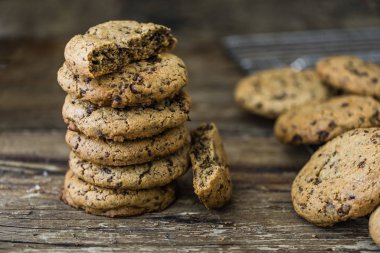 yığılmış çikolatalı kurabiye