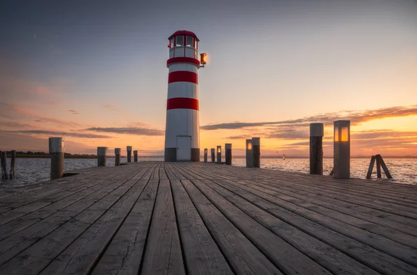 Wooden Pier Floor Маяком Озере Нойль Австрия Закате — стоковое фото