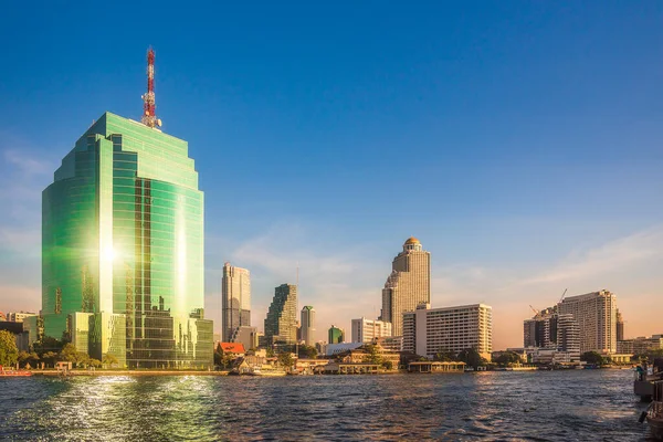 Bangkok Skyline Som Sett Från East Chao Phraya River Embankment — Stockfoto