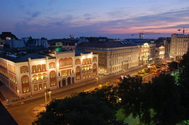 Belgrad 'daki Öğrenci Meydanı Gece Görüşü.