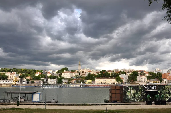 Драматичні Хмари Над Старою Частиною Белграда Вигляд Річку Сава Порт — стокове фото