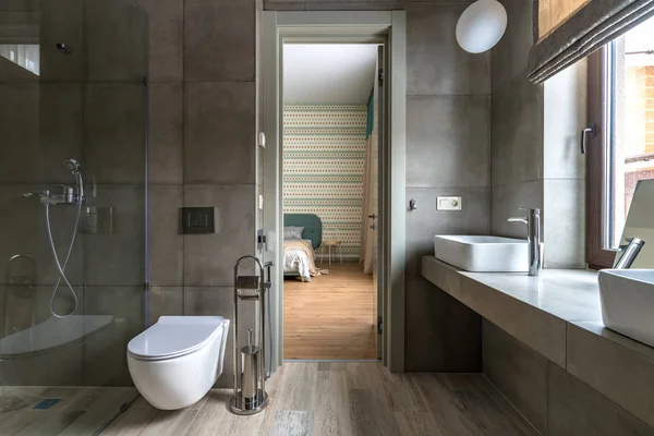 Master bedroom. Bedroom with a separate bathroom. The entrance from the bathroom to the bedroom.
