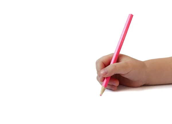 Çocukların elinde pembe bir kalem var. Beyaz bir arkaplana yazı ya da çizim yapmak için. Kopyalama. Yazmayı ya da çizmeyi öğrenme kavramı.