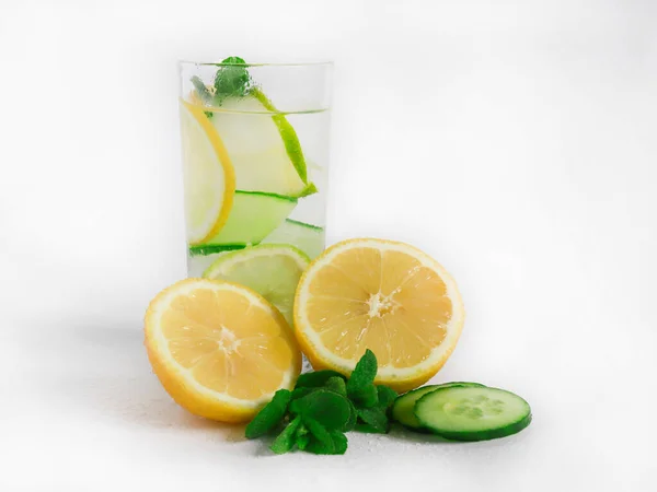Chilled Summer Cocktail Lemonade Glass Cup Ice Lemon Fresh Cucumber — Stock Photo, Image
